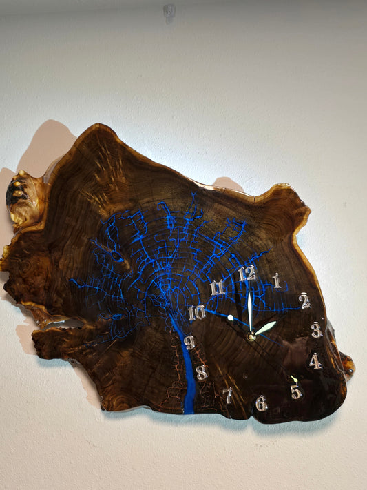 Lichtenberg tree clock in resin.