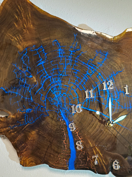 Lichtenberg tree clock in resin.